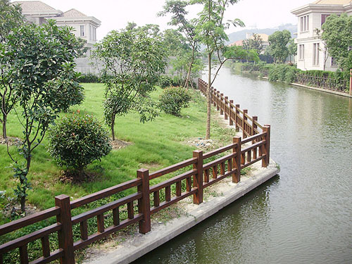 公園仿木欄桿建設